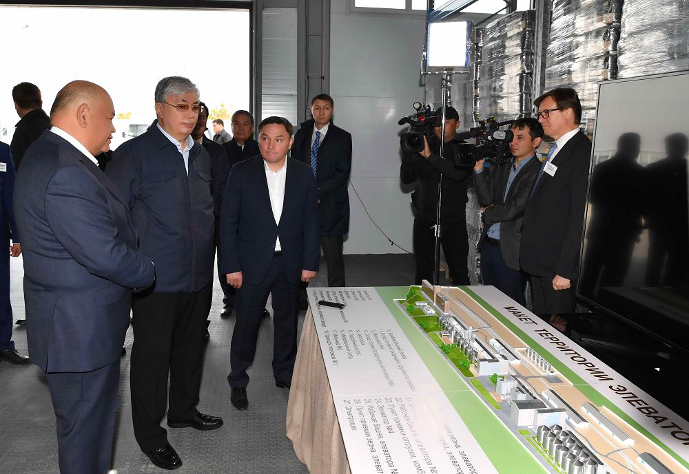 مەملەكەت باسشىسى «ۋروجاي» جشس-ءنىڭ اگروونەركاسىپ كەشەنىندە بولدى