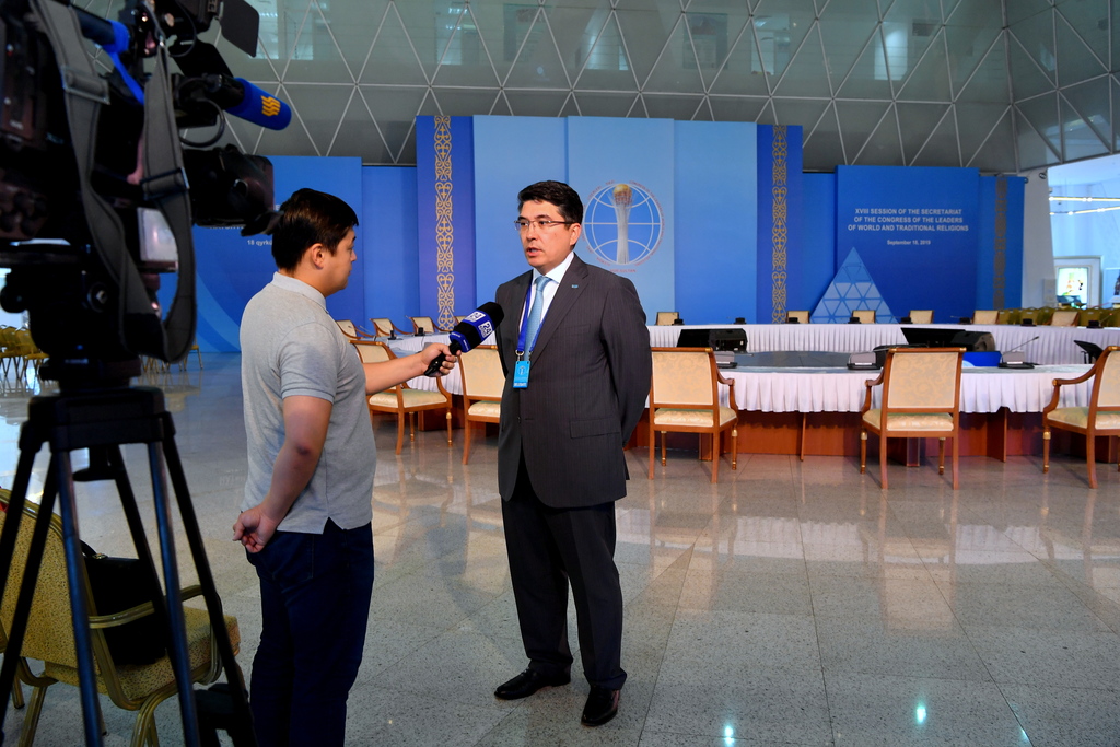 ەلورداعا الەمدىك دىندەر وكىلدەرى كەلدى