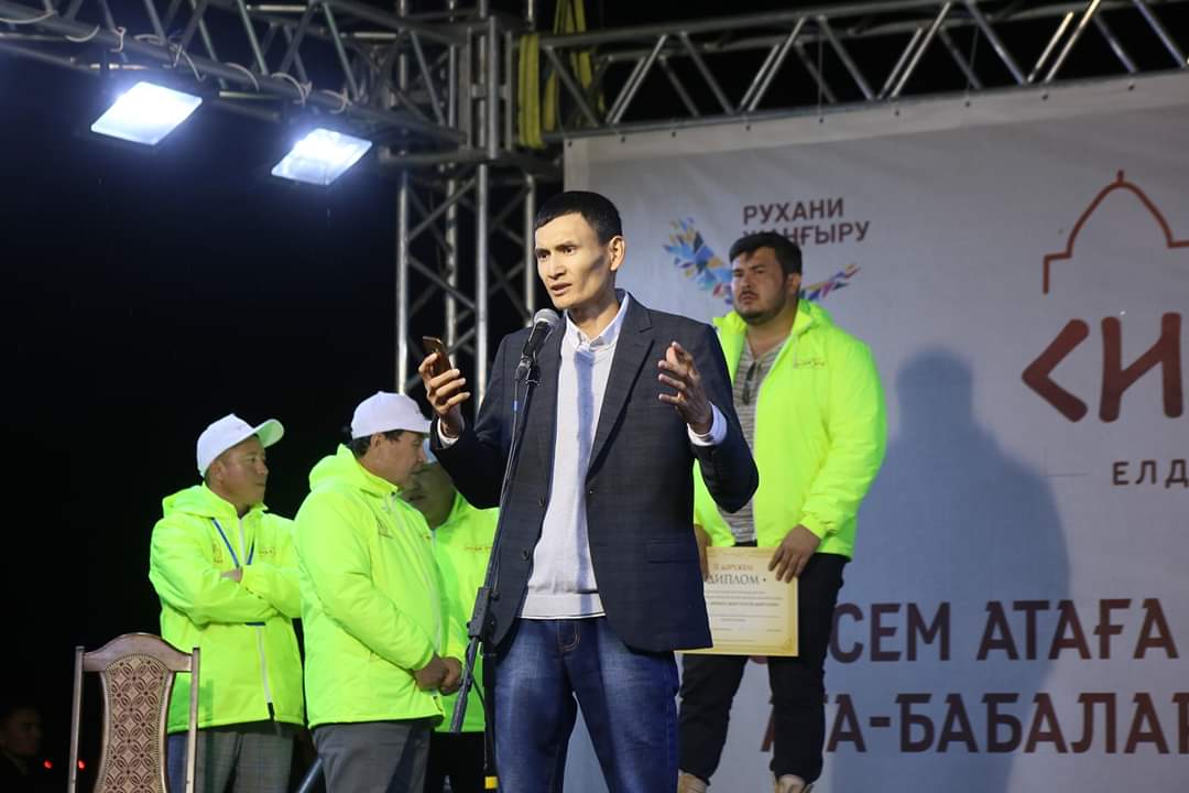 سيسەم اتاداعى اس ءمۇشايراسىندا جەڭىمپاز اقىندار انىقتالدى