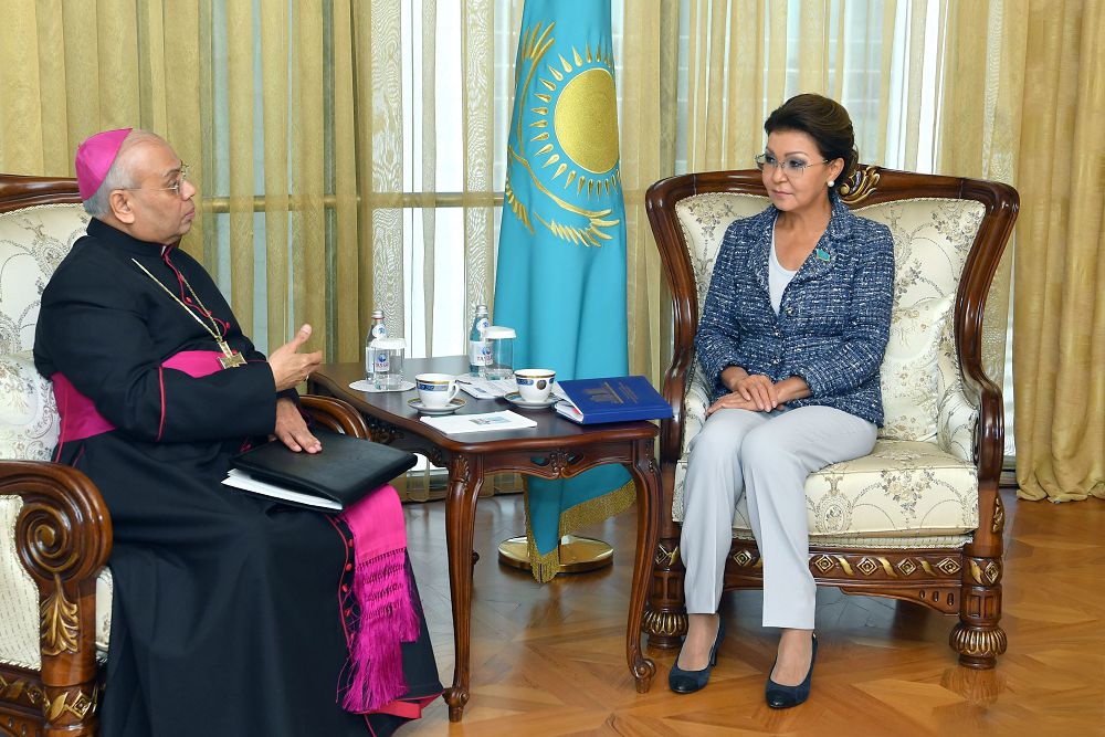 داريعا نازارباەۆا اپوستول ءنۋنتسيىن قابىلدادى