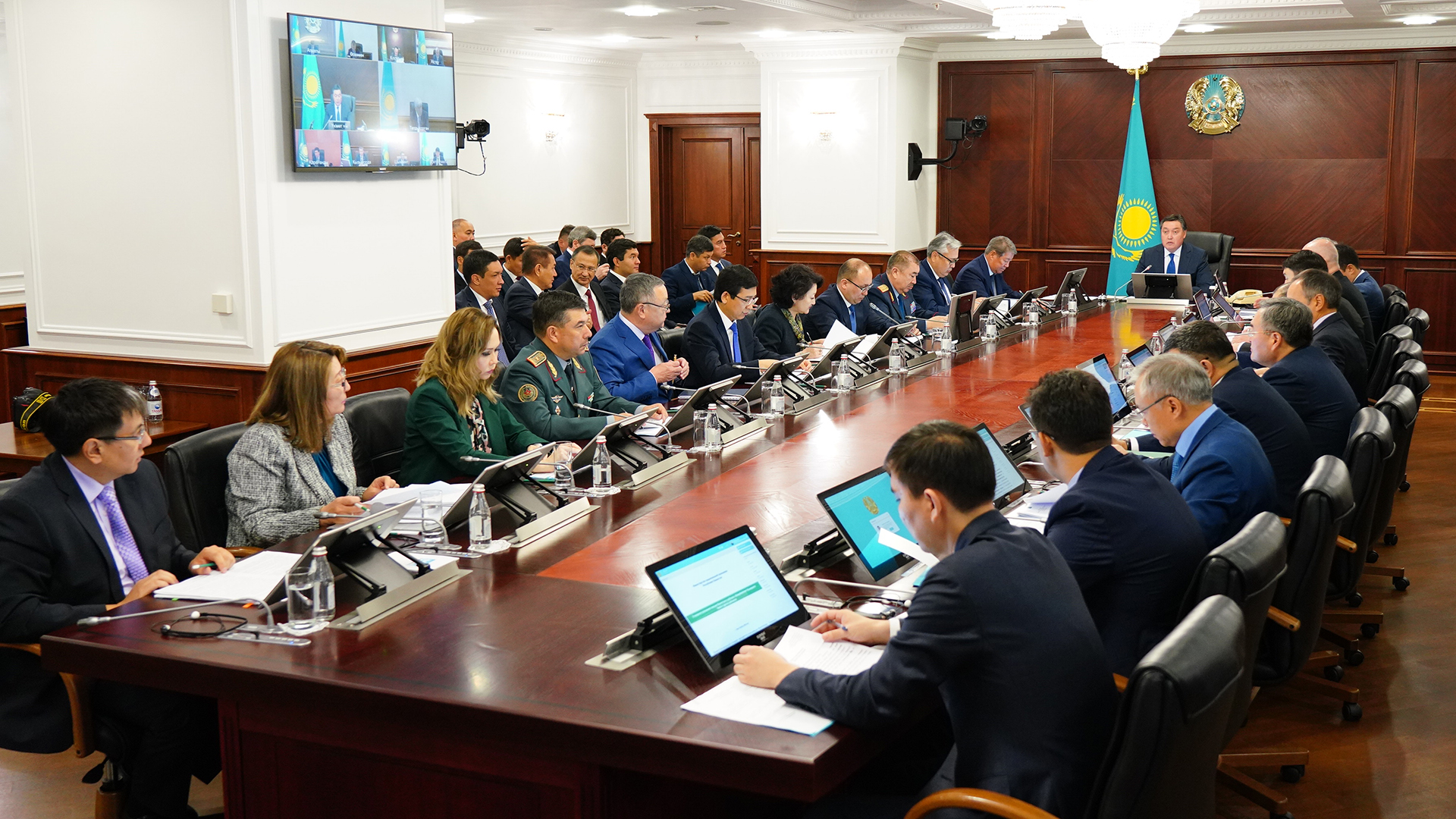 ۇكىمەتتە جامبىل وبلىسىنىڭ جەكە قوسالقى شارۋاشىلىقتارىن قولداۋ بويىنشا پيلوتتىق جوبا تالقىلاندى