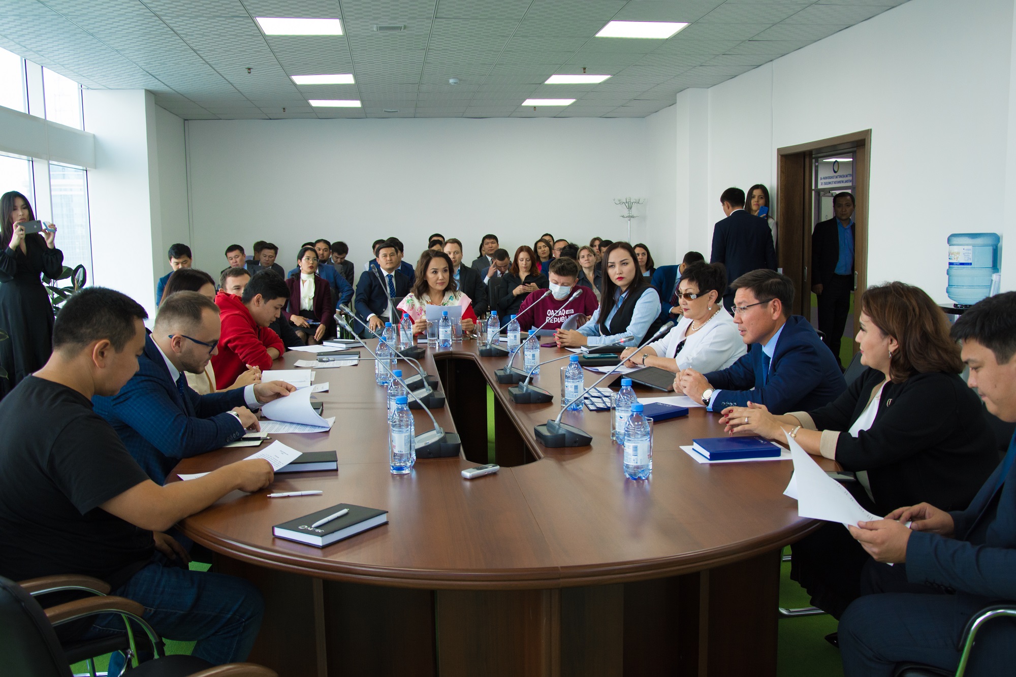 قازاقستاندا تسيفرلىق كوميسسارلار پايدا بولدى