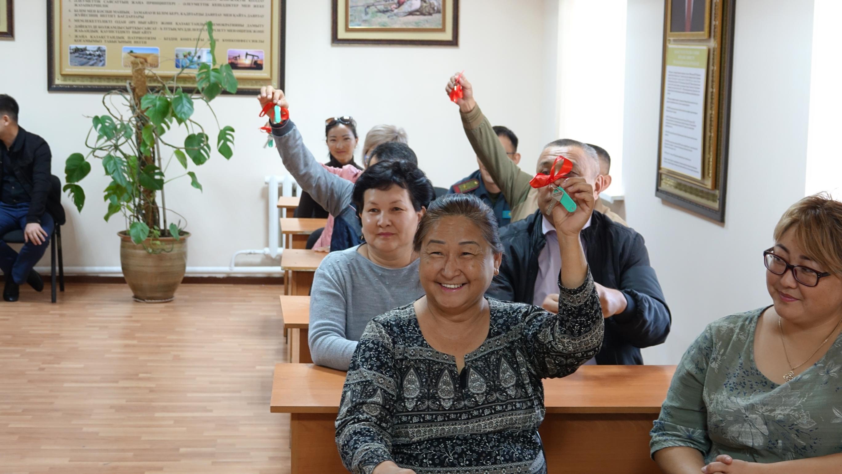 بۇرىنعى اسكەري قىزمەتشىلەرگە ەلوردادان جاڭا ءۇي بەرىلدى