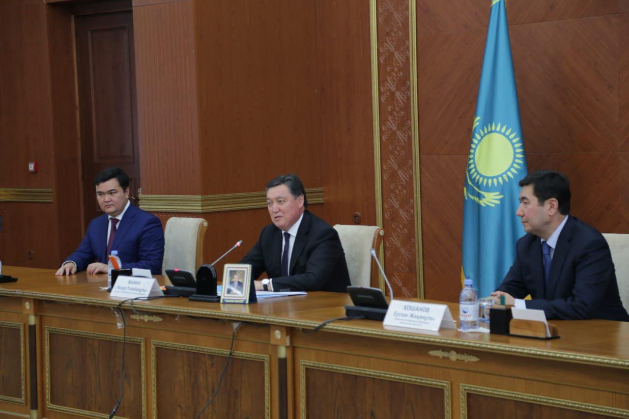 اسقار مامين قاراعاندى وبلىسىنىڭ جاڭا اكىمىن تانىستىردى