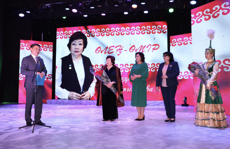 ورالدا اقىن اقۇشتاپ باقتىگەرەەۆانىڭ 75 جىلدىق مەرەيتويى تويلاندى