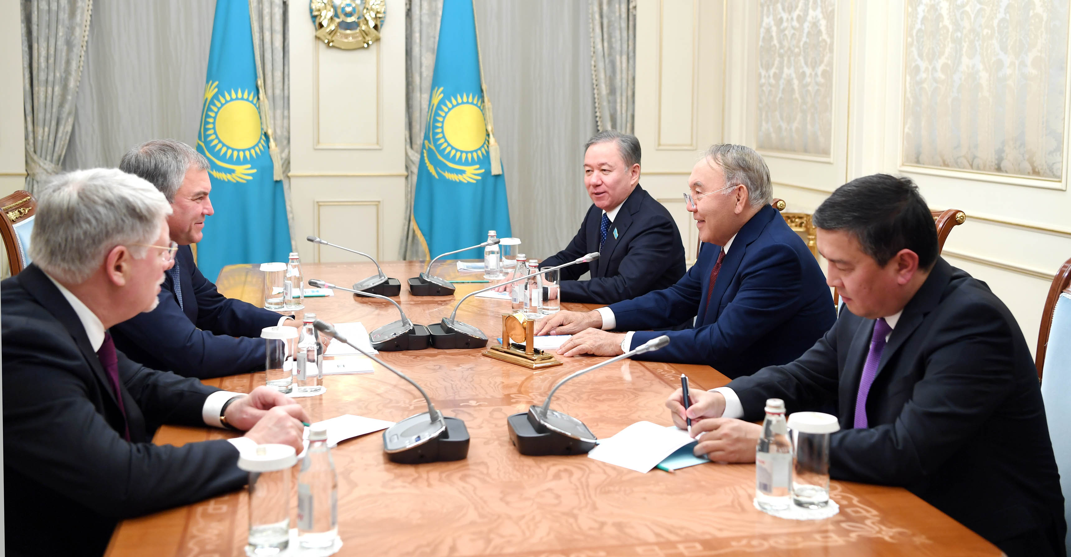 ەلباسى رف مەملەكەتتىك دۋماسىنىڭ توراعاسى ۆياچەسلاۆ ۆولودينمەن كەلىسسوز وتكىزدى