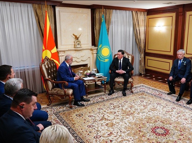 پرەمەر-مينيستر ەۋروپا جانە ازيا پارلامەنتتەرى سپيكەرلەرىنىڭ 4-كەڭەسىنىڭ قاتىسۋشىلارىمەن كەزدەستى