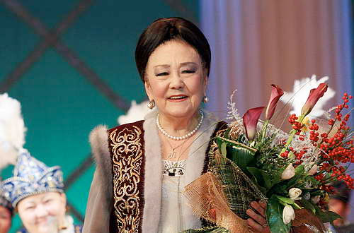 حالىقارالىق ۆوكاليستەر بايقاۋىنىڭ باس جۇلدەسى يتالياعا كەتتى