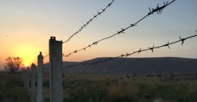 شەكارا شەگەندەلمەسە, قاقتىعىس ازايمايدى