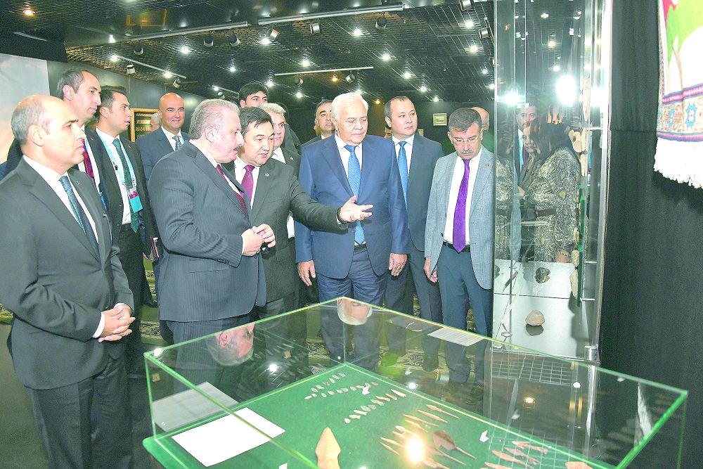 اتاجۇرت تورىندەگى كەزدەسۋ