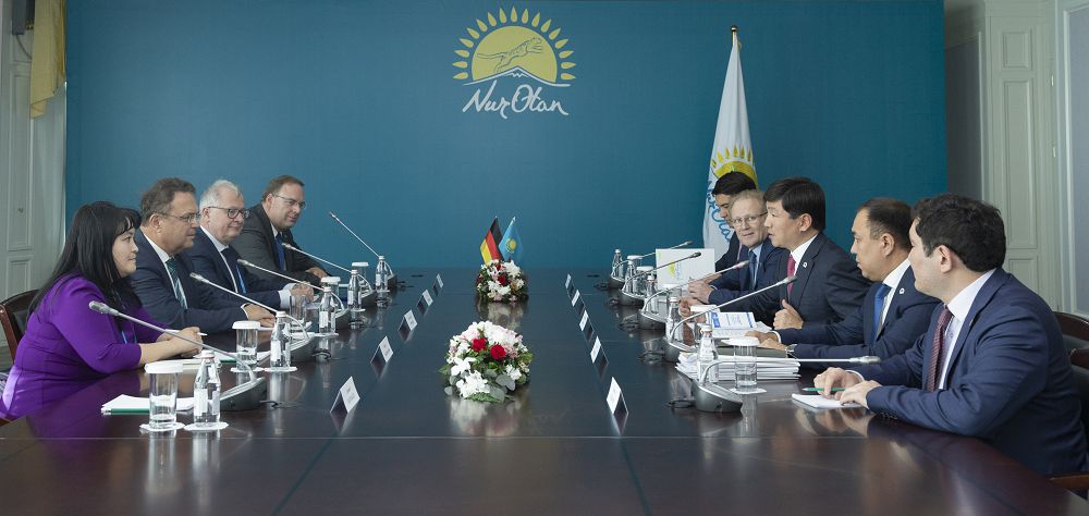 گفر بۋندەستاگىنىڭ ۆيتسە-توراعاسى: قازاقستان تۇراقتىلىقتىڭ ارقاسىندا قارقىندى سەرپىلىس جاسادى