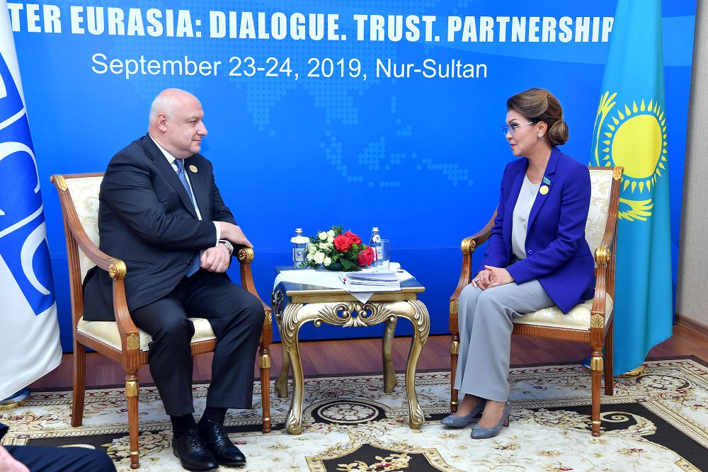 داريعا نازارباەۆا پارلامەنت دەلەگاتسيالارىنىڭ باسشىلارىنا قازاقستاننىڭ تۋريستىك جانە ينۆەستيتسيالىق تارتىمدىلىعى تۋرالى ايتتى