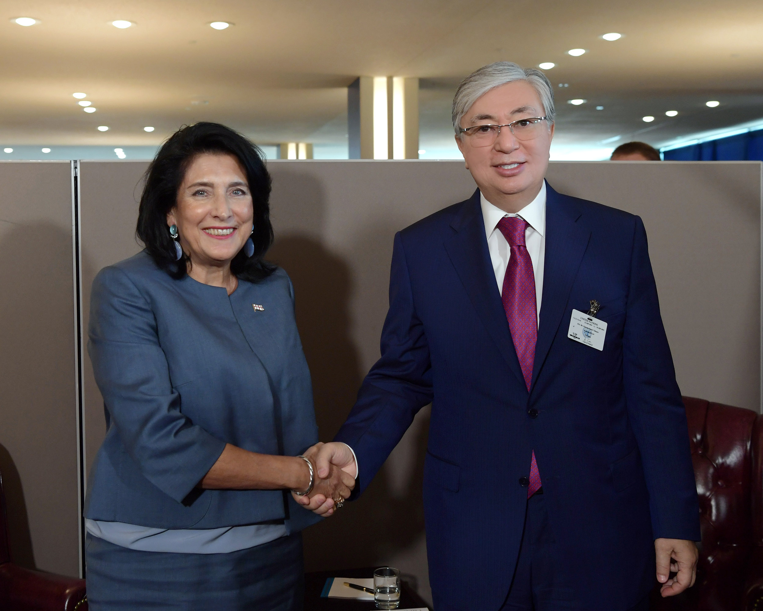 مەملەكەت باسشىسى گرۋزيا پرەزيدەنتى سالومە زۋرابيشۆيليمەن كەزدەستى