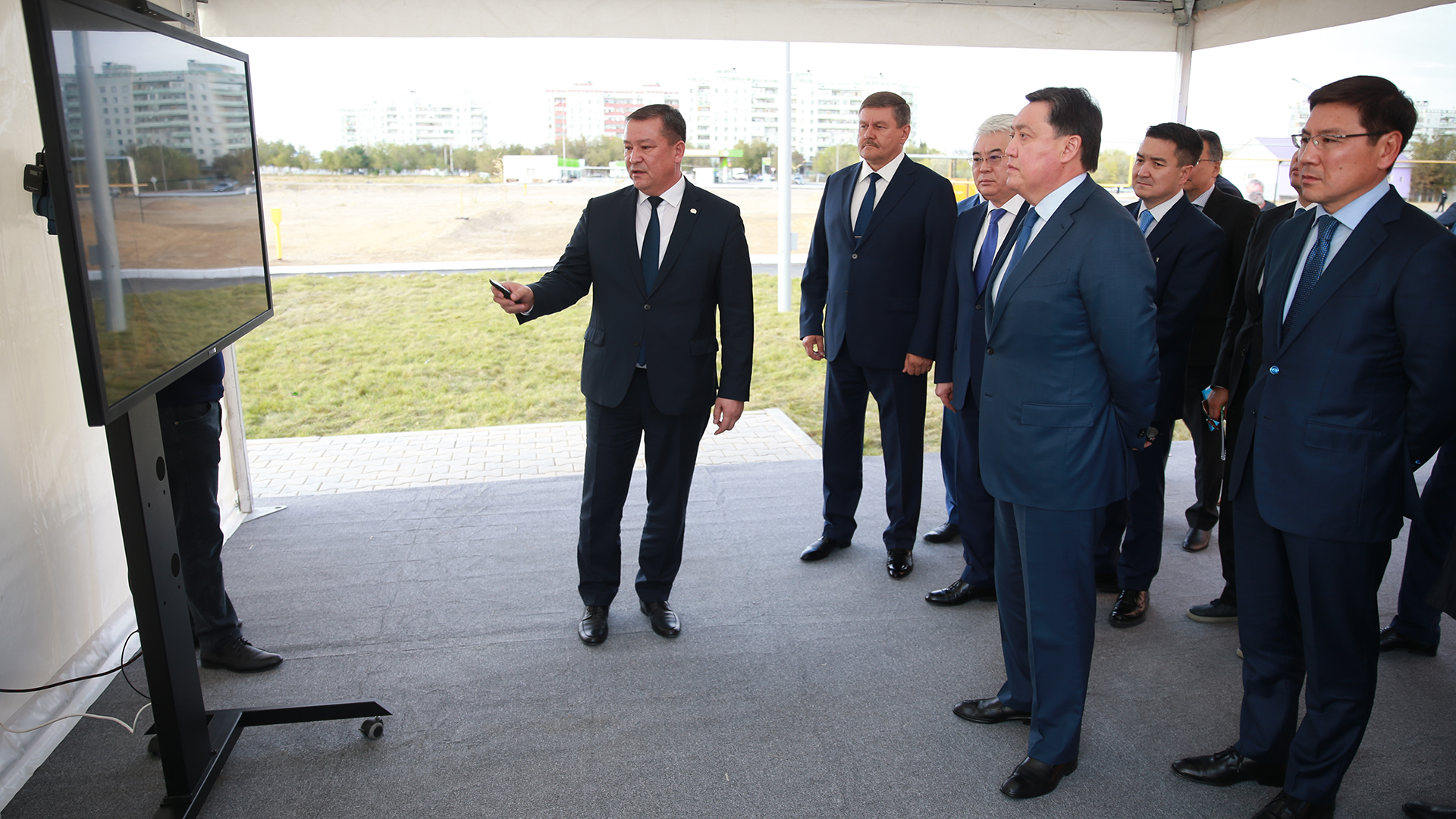 اسقار مامين بايقوڭىر قالاسىنىڭ الەۋمەتتىك-ەكونوميكالىق دامۋىمەن تانىستى