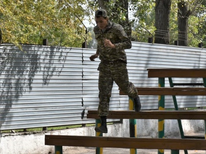 قازاقستاننىڭ قارۋلى كۇشتەرىندە اسكەري ءۇشسايىستىڭ چەمپيوندارى انىقتالدى