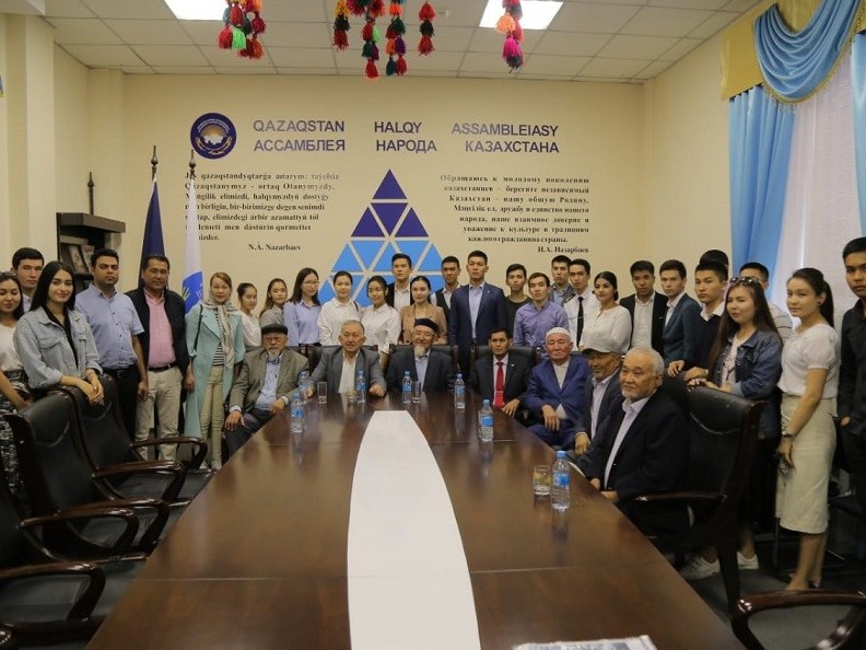 قورقىت اتا كىتابى قولجازباسىن تاپقان ءۋالي قوجا ماڭعىستاۋلىق ستۋدەنتتەرمەن كەزدەستى   