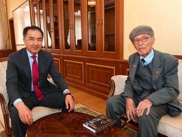 باقىتجان ساعىنتاەۆ زيالى قاۋىم وكىلدەرىمەن كەزدەستى