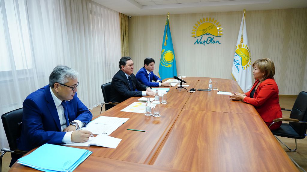 اسقار مامين «Nur Otan» قوعامدىق قابىلداۋىندا ازاماتتاردى جەكە قابىلدادى