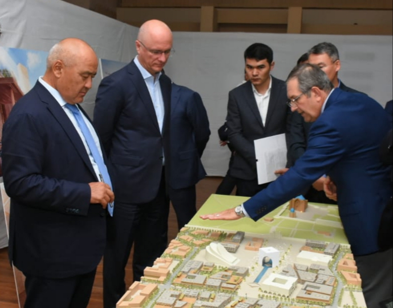 رومان سكليار ارىستاعى قالپىنا كەلتىرۋ جۇمىستارىنىڭ بارىسىمەن تانىستى