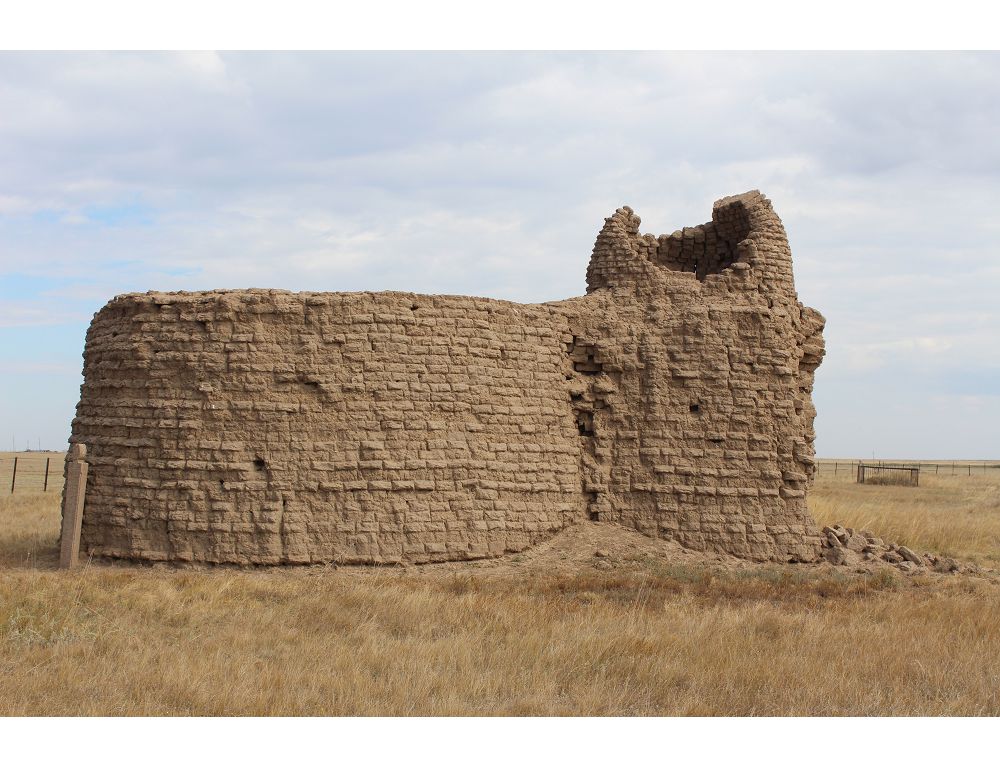 اق ەدىل قوجا مازارى