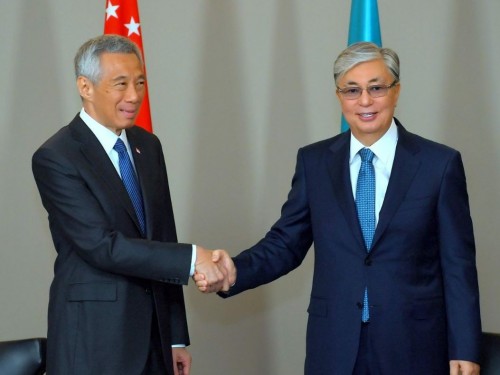 قازاقستان پرەزيدەنتى سينگاپۋر پرەمەر-ءمينيسترى لي سيان لۋنمەن كەزدەستى