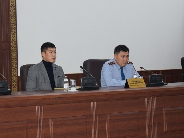 ماڭعىستاۋلىق پوليتسەيلەر الەم چەمپيونى ب.نۇرداۋلەتوۆپەن كەزدەستى