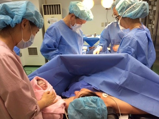 بۇيرەگىن اۋىستىرعان الماتىلىق كەلىنشەك انا اتاندى