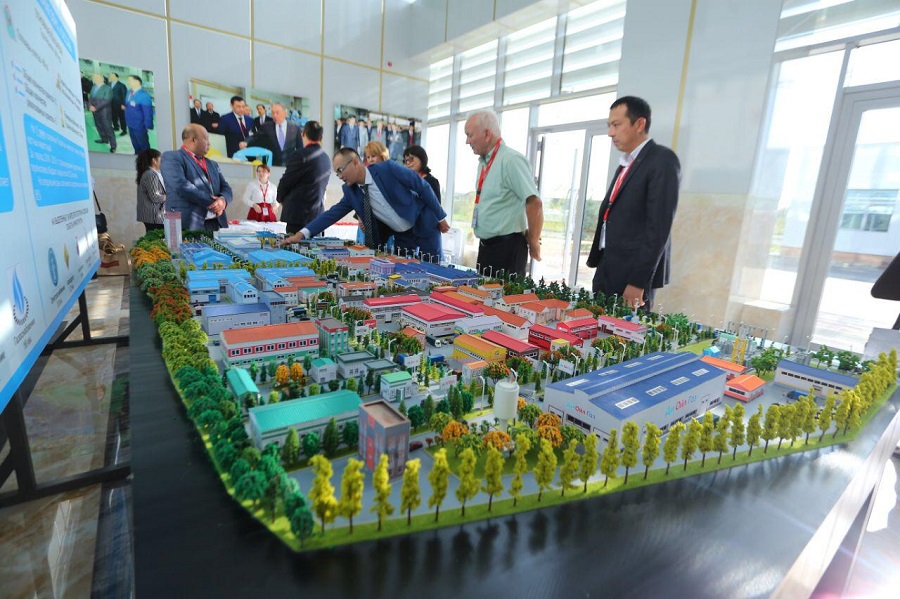 قازاقستاندىق عالىمدار مەن بيزنەسمەندەر ەڭ قۋاتتى اۆتوترانسفورماتوردى تانىستىردى