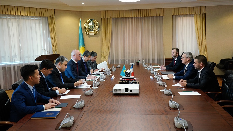 رومان سكليار فرانتسيا جانە بەلارۋس ەلشىلەرىمەن كەزدەستى