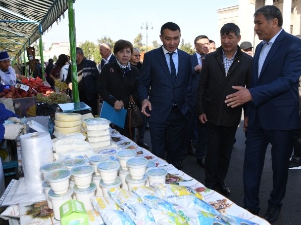 الماتىدا جەتىسۋ ءوڭىرىنىڭ تابيعي ونىمدەرى جارمەڭكەگە شىعارىلدى