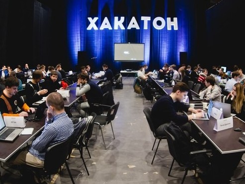 الماتىدا العاشقى قالالىق حاكاتوننىڭ قورىتىندىسى شىعارىلدى