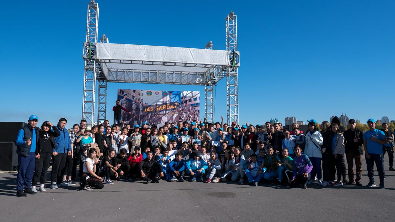 «جاس سارباز» قوزعالىسى تاربيەلەنۋشىلەرىنىڭ اراسىندا جۇگىرۋدەن جارىس ءوتتى