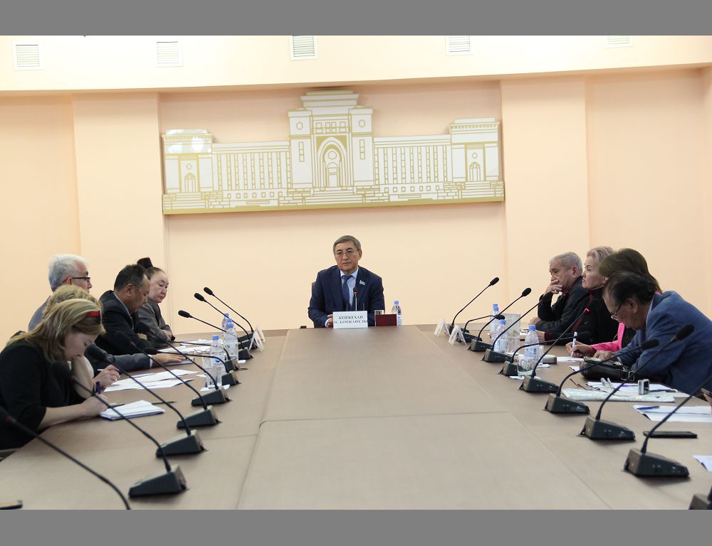 قازاق ادەبيەتىنىڭ «ءۇش بايتەرەگىنە» ارنالعان كونفەرەنتسيا ءوتتى