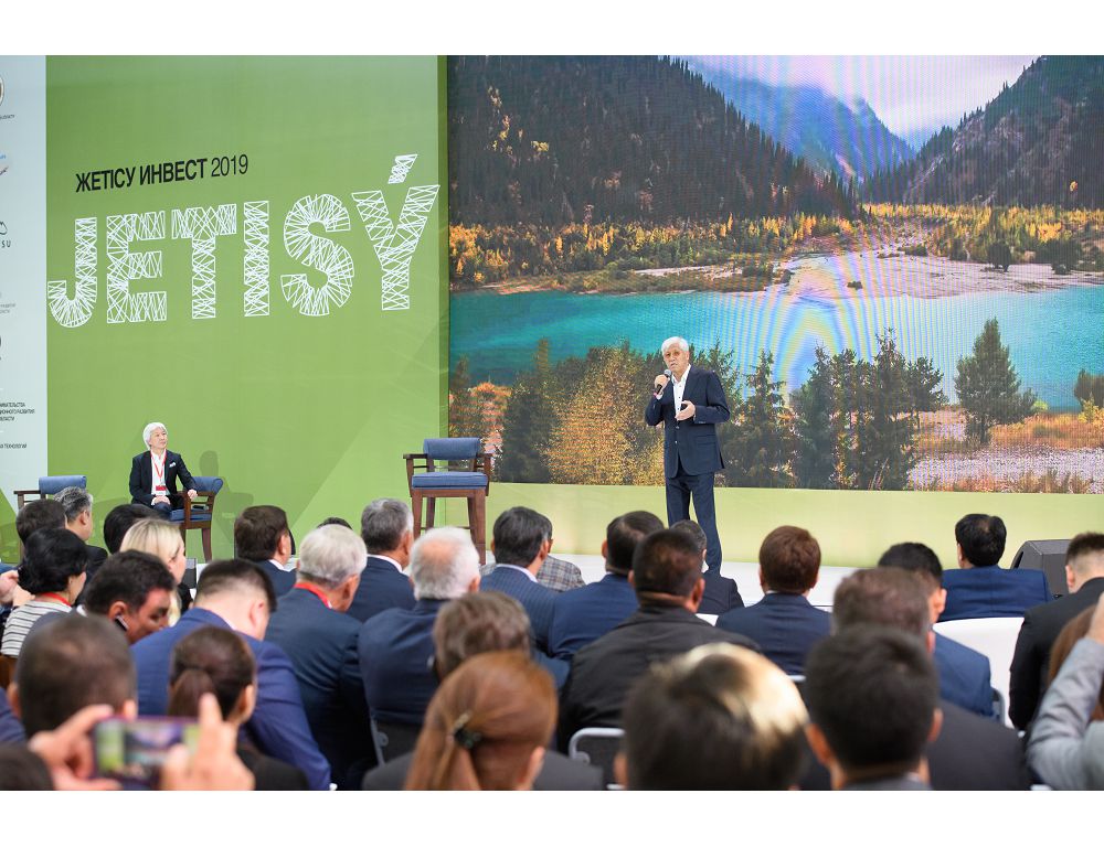 13 مەموراندۋمعا قول قويىلدى