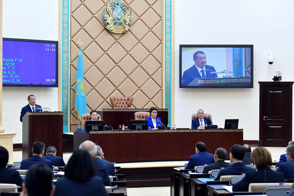 سەناتتا تۇرعىن ءۇي-كوممۋنالدىق شارۋاشىلىق ماسەلەلەرى بويىنشا وتىرىس ءوتتى