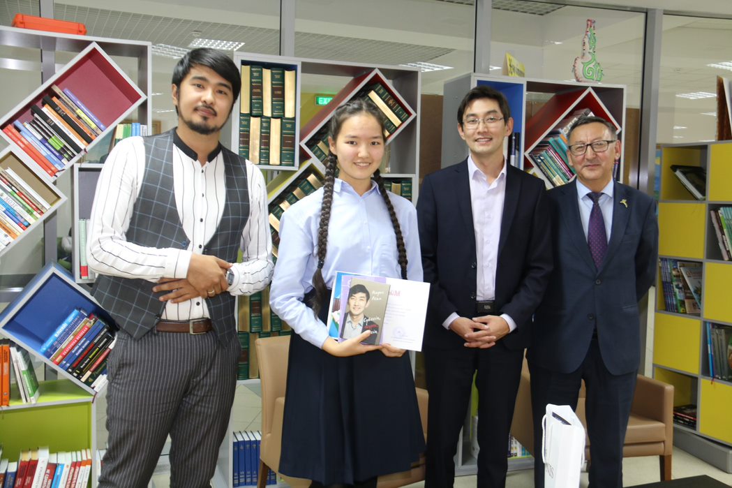 نزم «فاريزا - پوەزيا پاديشاسى» اتتى مانەرلەپ وقۋ بايقاۋىن وتكىزدى