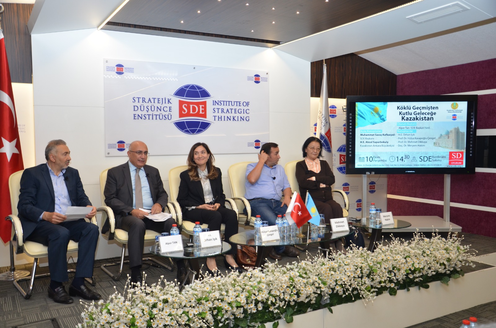 انكارادا «تامىرى تەرەڭ تاريحتان جارقىن بولاشاققا قازاقستان» اتتى جيىن ءوتتى