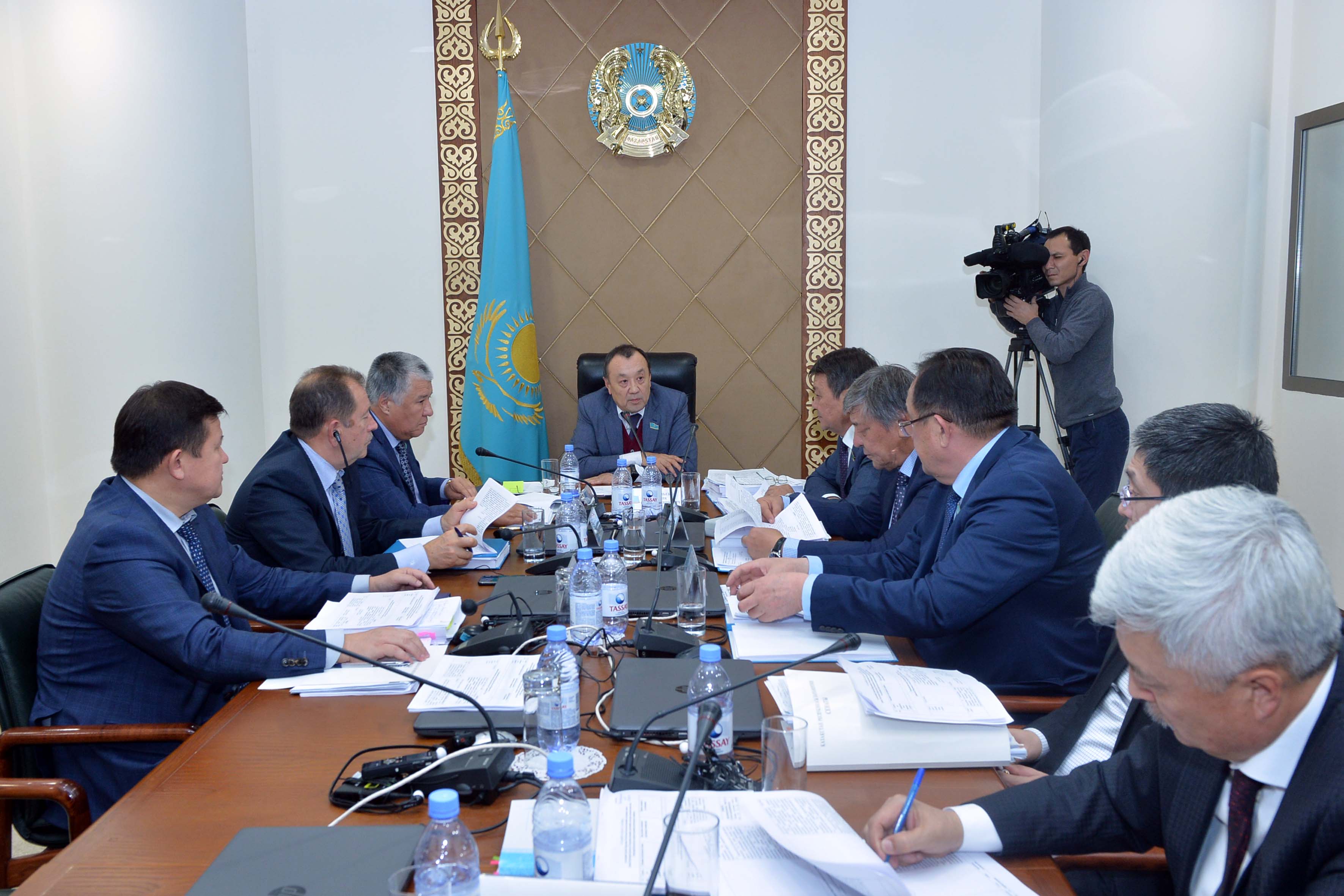 سەناتتا تۇرعىن ءۇي-كوممۋنالدىق شارۋاشىلىق ماسەلەلەرى تۋرالى زاڭ جوباسى قارالدى