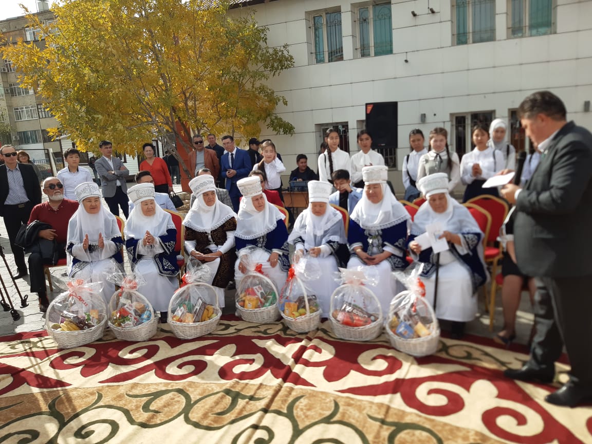 مەتسەنات بەكزات التىنبەكوۆ 10 انانى «ەگەمەنگە» تەگىن جازدىردى