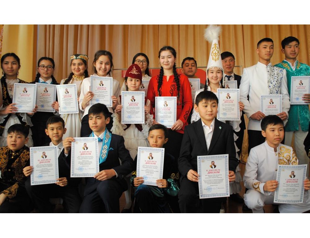 اباي اندەرىن شىرقاپ, ولەڭدەرىن وقىدى