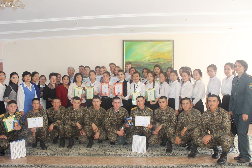 اقتاۋدا اسسامبلەيا ابايعا ارناپ كەش وتكىزدى