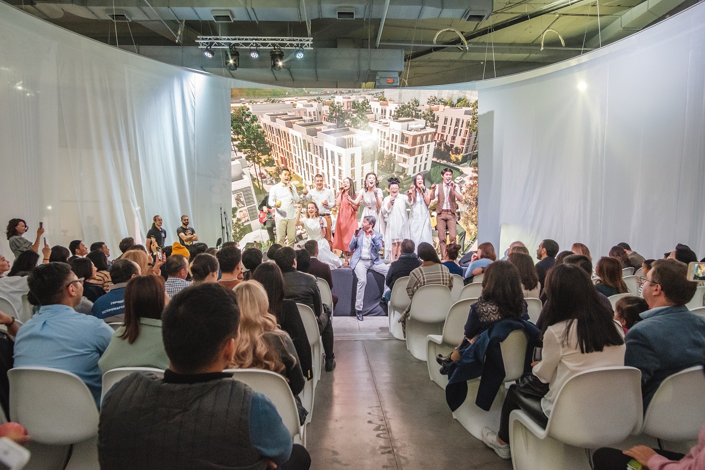 ARTيشوك تەاترى الماتىدا «گۇلدەنگەن قالاداعى ءومىر» سپەكتاكلىن قويدى