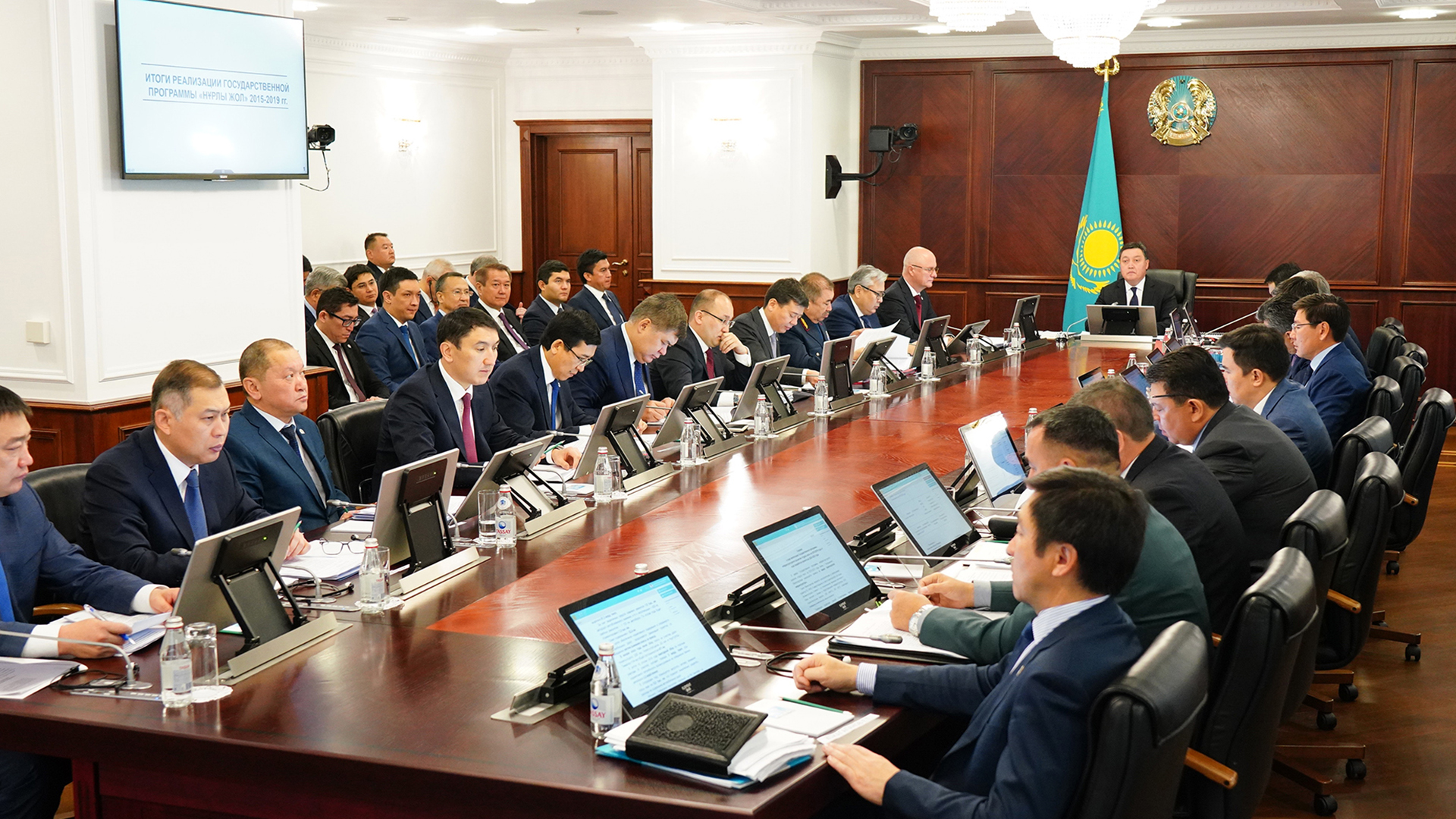 ا.مامين مەملەكەتتىك-جەكەشەلىك ارىپتەستىكتى دامىتۋدى تاپسىردى