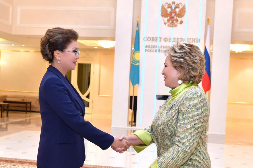 داريعا نازارباەۆا ۆالەنتينا ماتۆيەنكومەن كەزدەستى