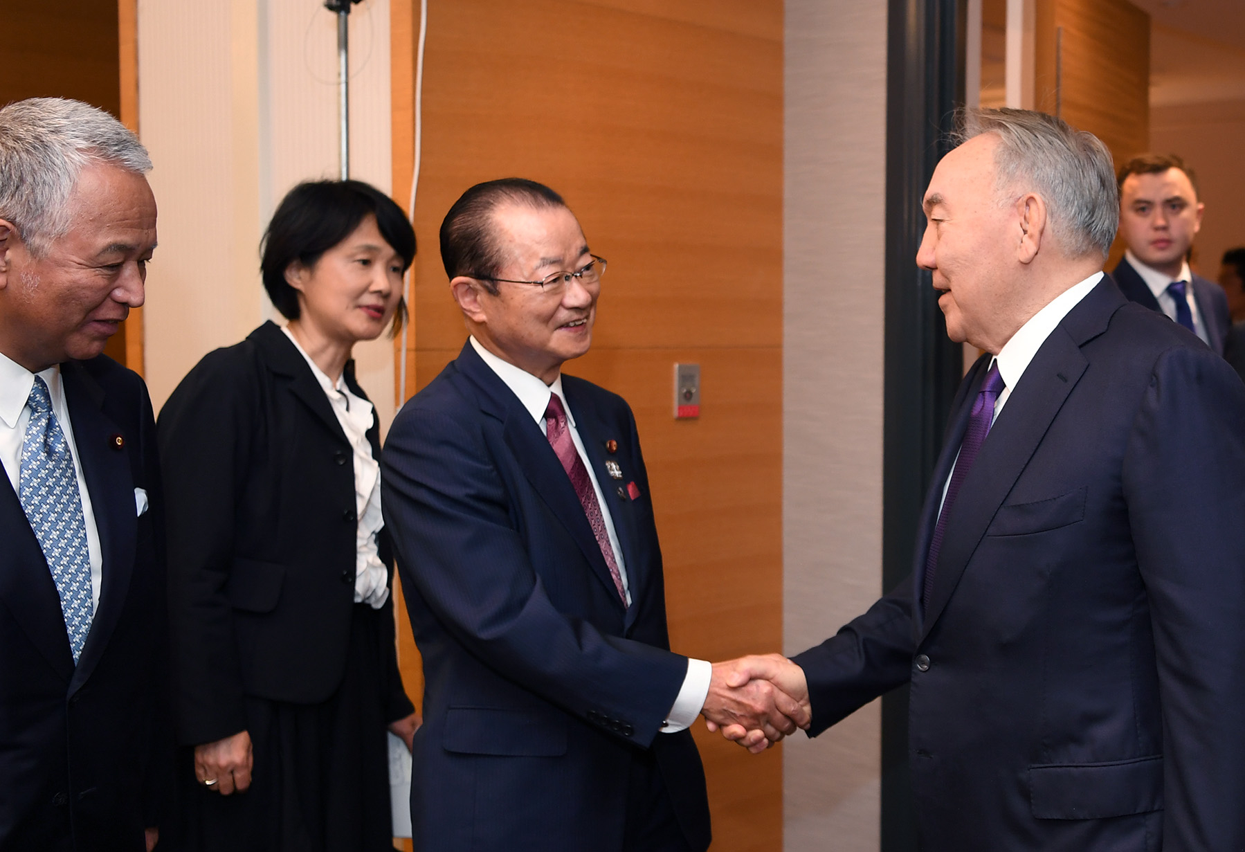 ەلباسى تاكەو كاۆامۋرامەن كەزدەستى