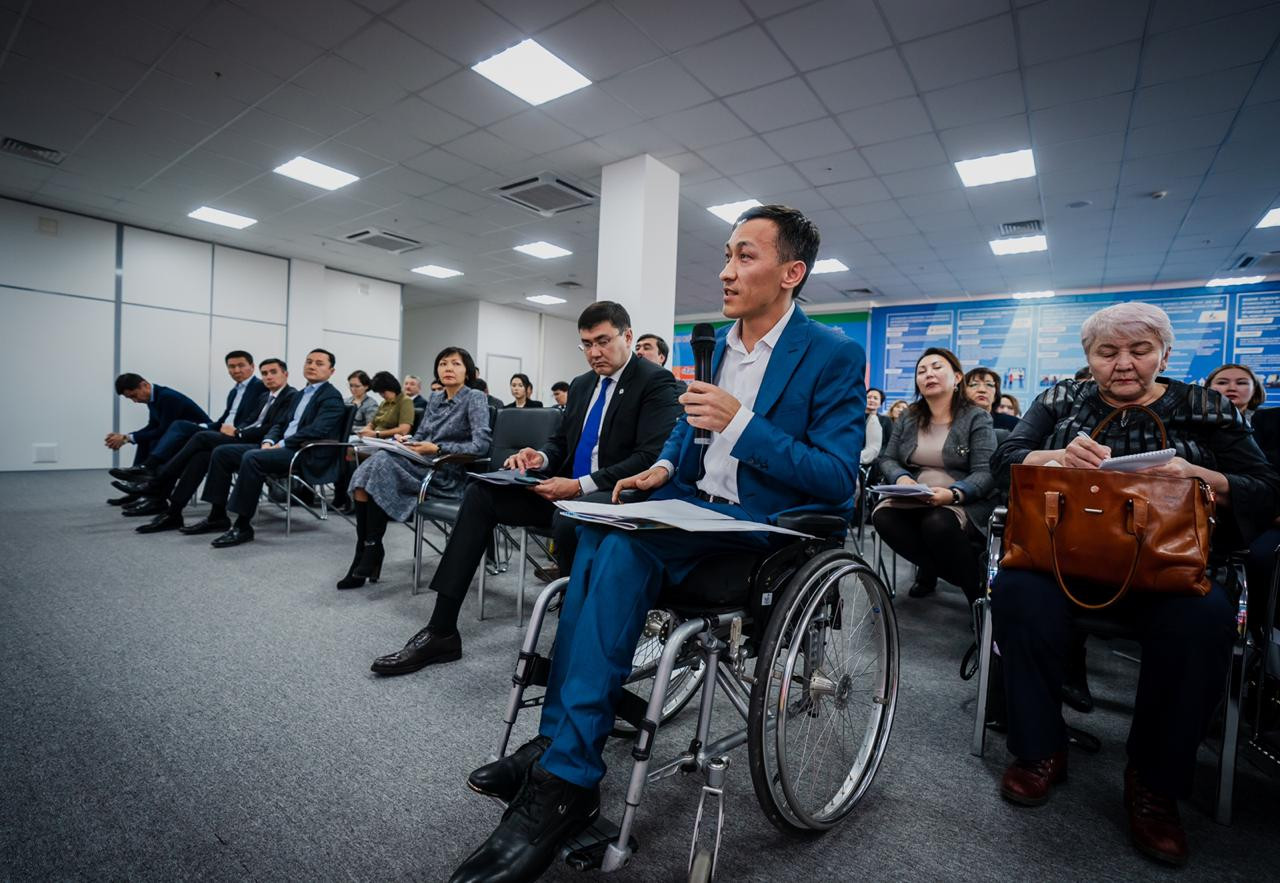 التاي كولگىنوۆ ۇكىمەتتىك ەمەس ۇيىمدارمەن كەزدەستى