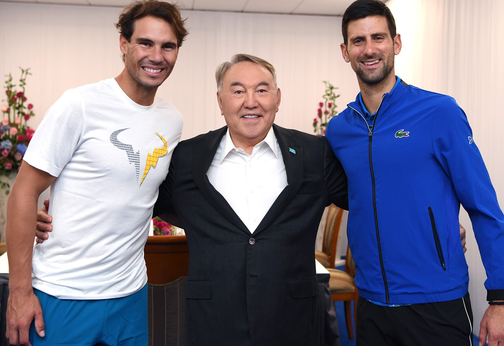 ەلباسى نوۆاك دجوكوۆيچ جانە رافاەل نادالمەن كەزدەستى