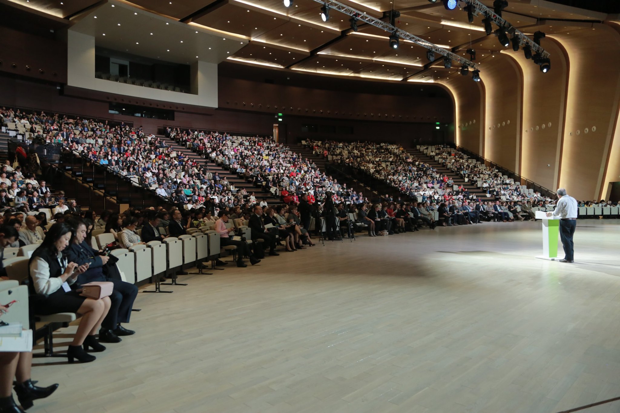 ەلوردادا مىڭنان استام پەداگوگ باس قوستى