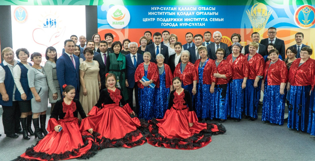 ەلوردادا ۇزدىك الەۋمەتتىك قىزمەتكەرلەر ماراپاتتالدى