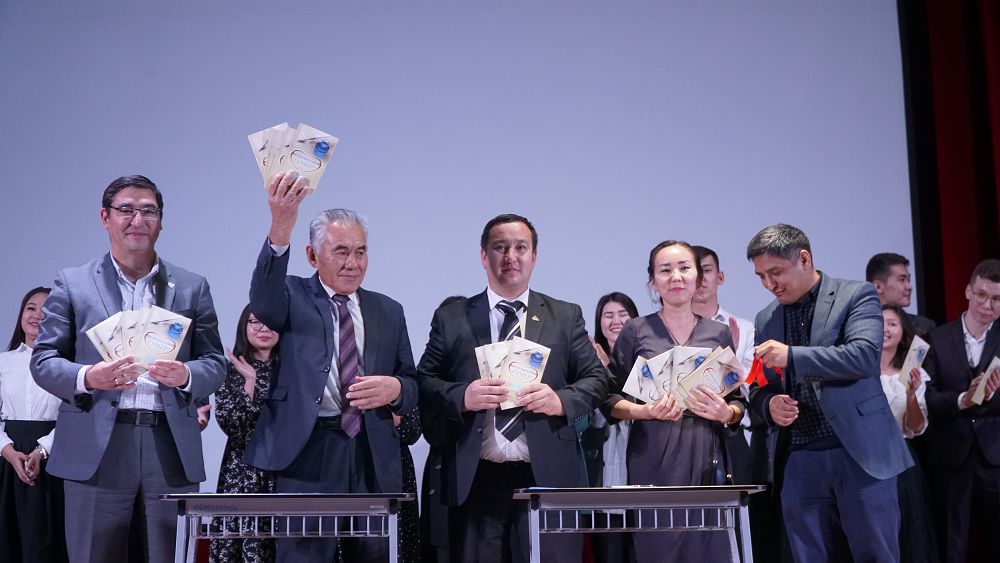 الماتىدا «مەن سەنى جاقسى كورەم ءومىر!» اڭگىمەلەر جيناعى تانىستىرىلدى